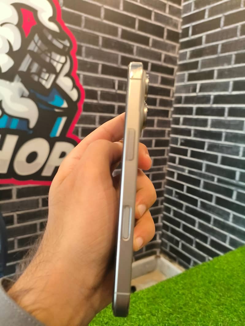 Apple iPhone 16 Pro 5