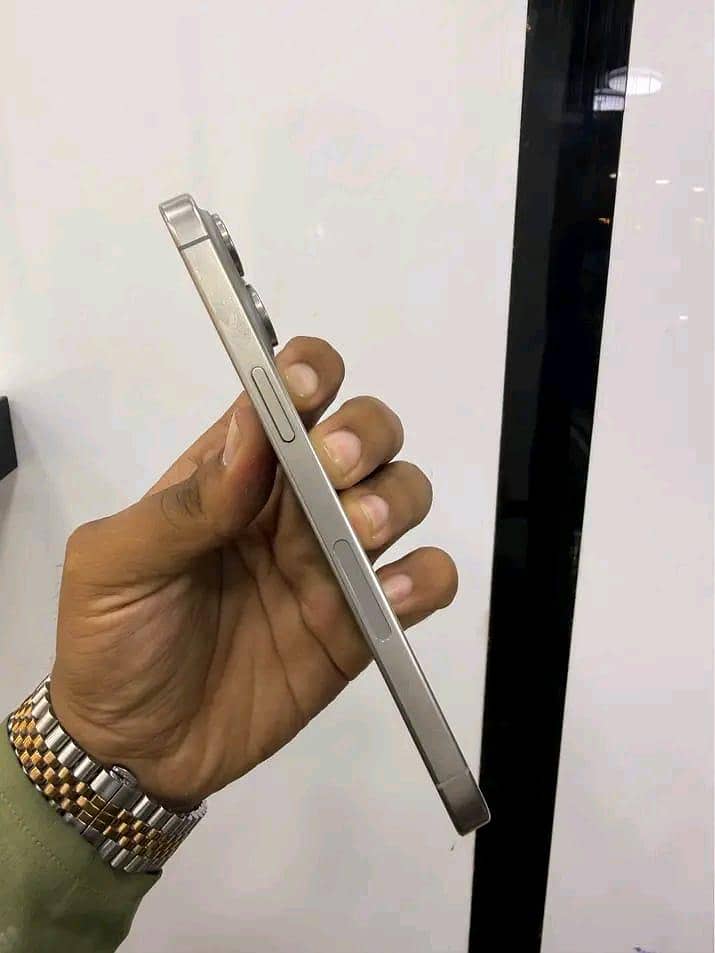 Apple iPhone 15 Pro Max 1