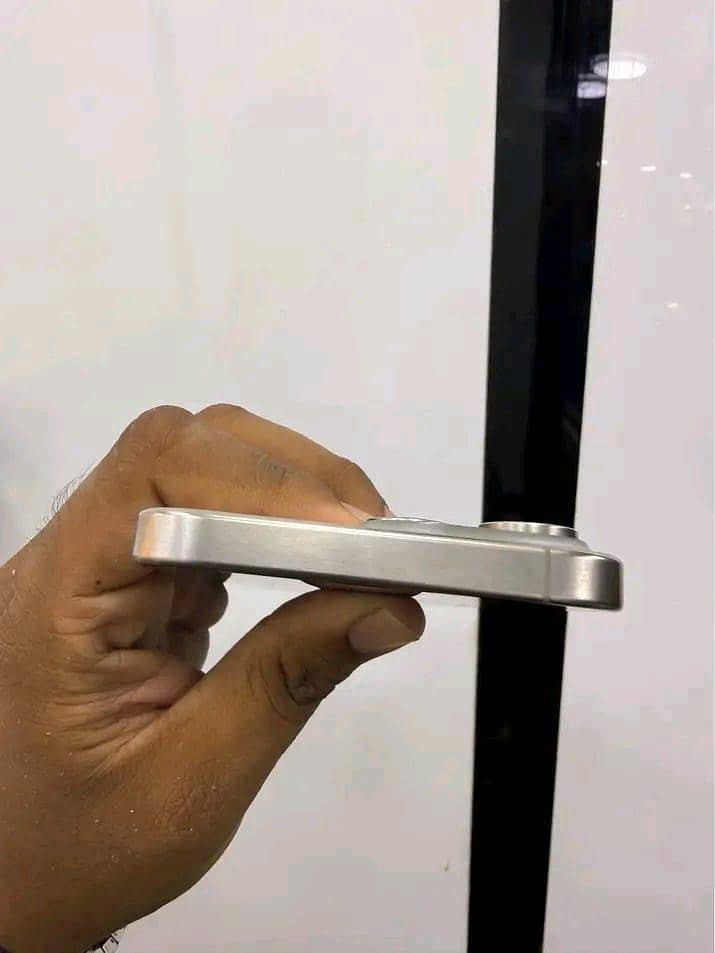 Apple iPhone 15 Pro Max 2