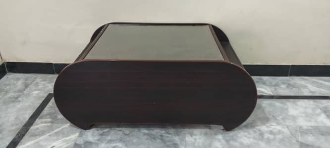 Sofa table in good condition
