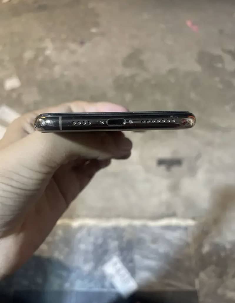 Apple iPhone XS Max 1