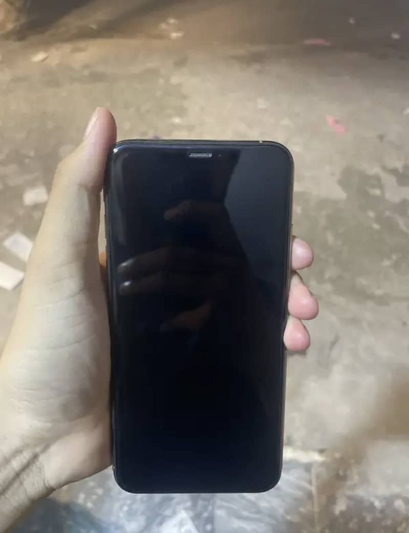 Apple iPhone XS Max 3