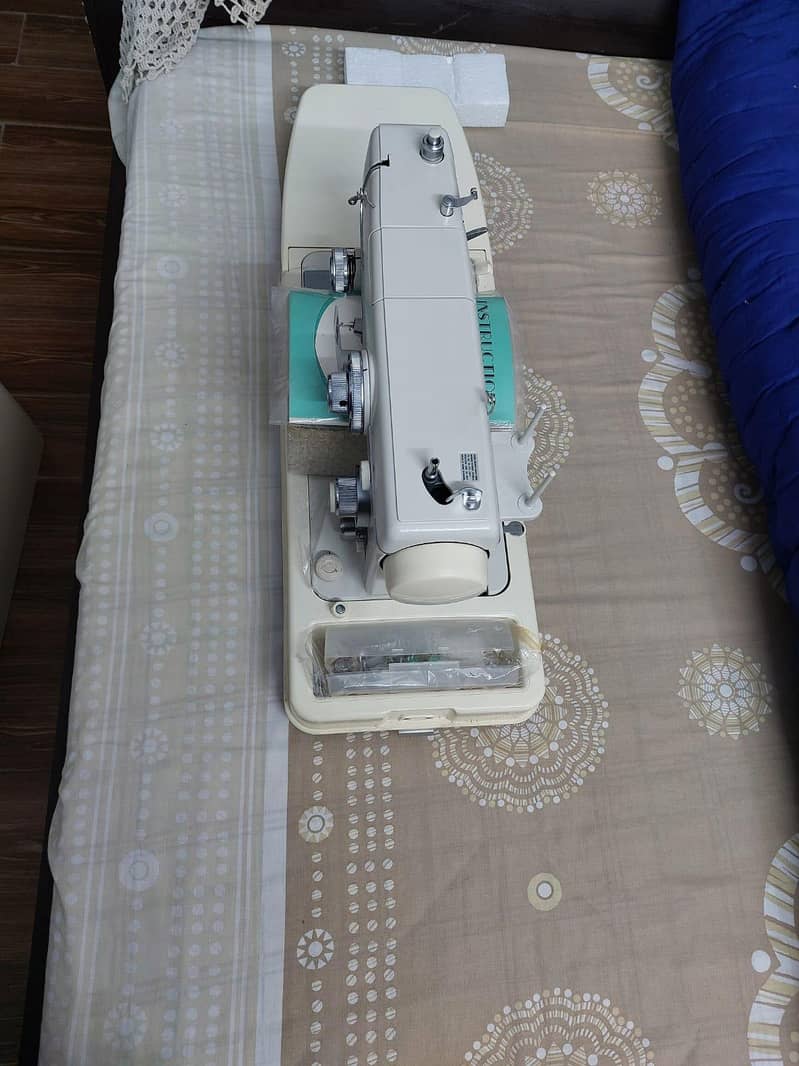 JANOME SEWING MACHINE 1