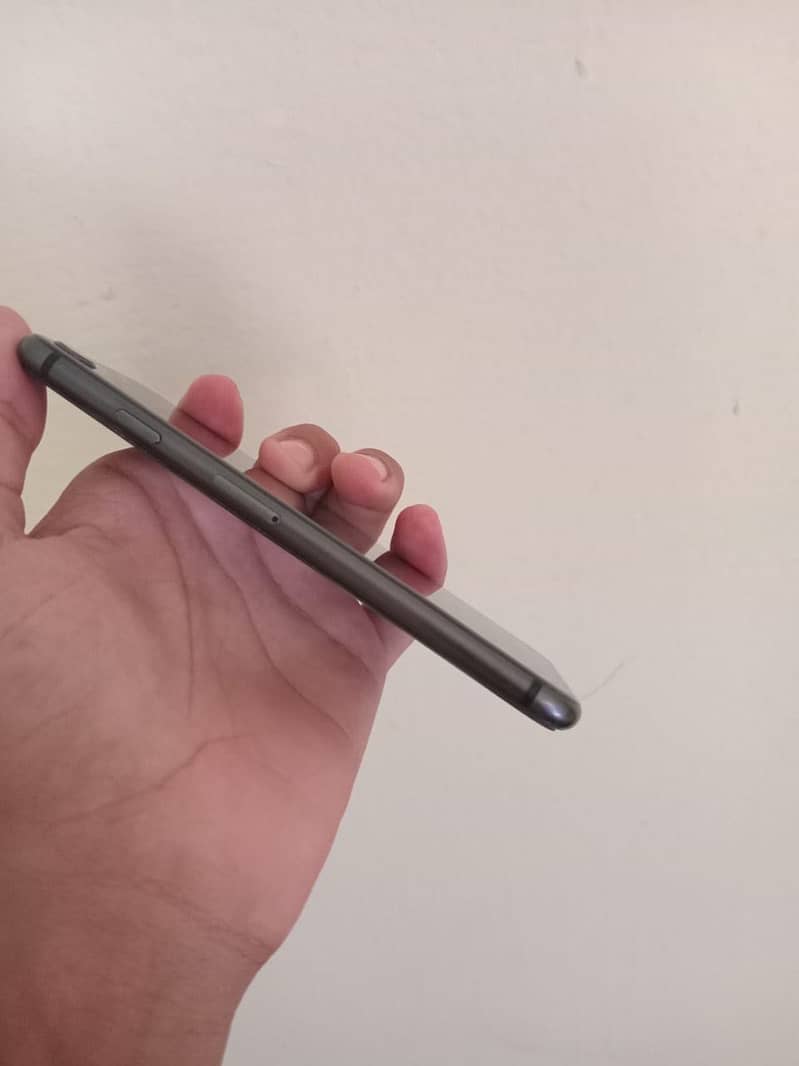 Apple iPhone 8 1