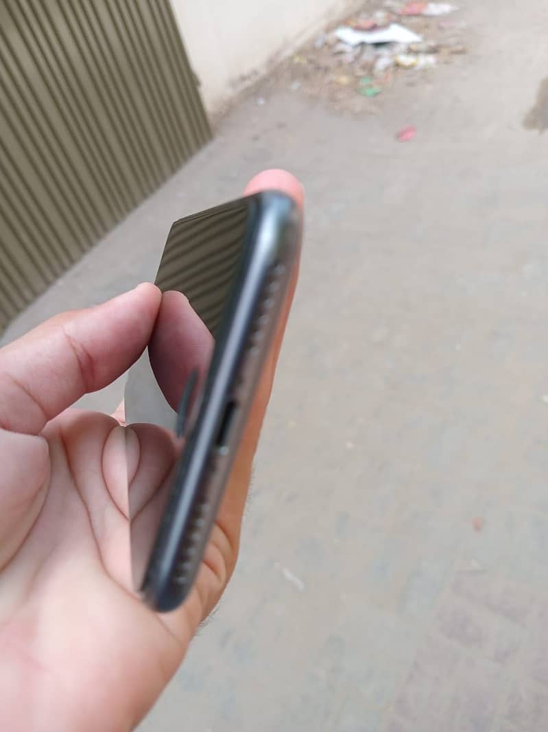 Apple iPhone 8 3