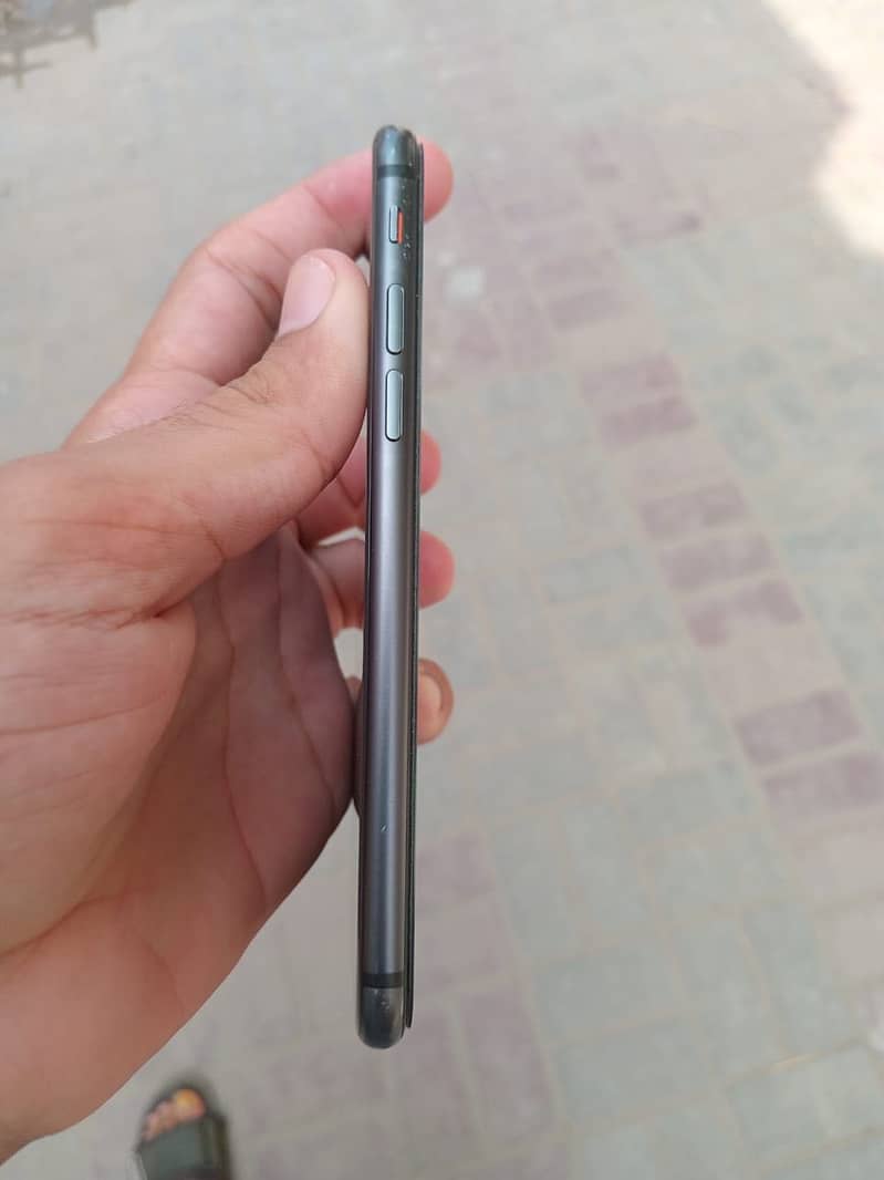 Apple iPhone 8 5