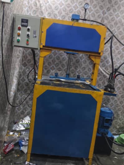 Paper plate making machine