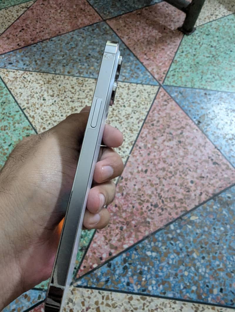 Apple iPhone 14 Pro Max 3
