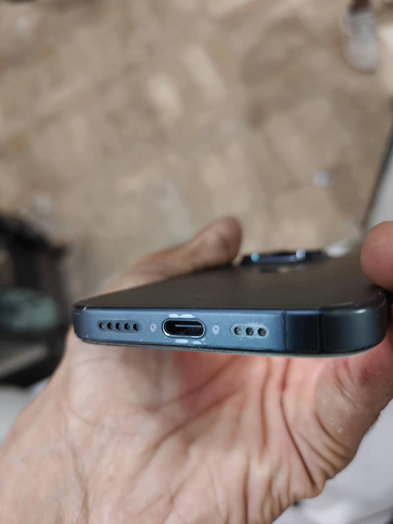 Apple iPhone 15 Pro 3