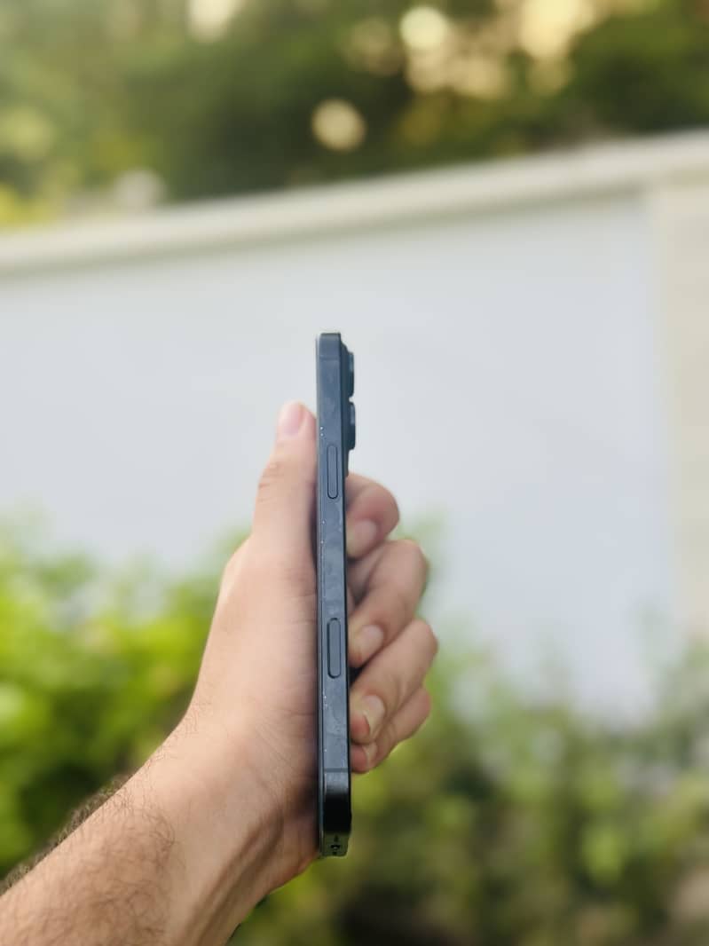Apple iPhone 16 Pro Max 3