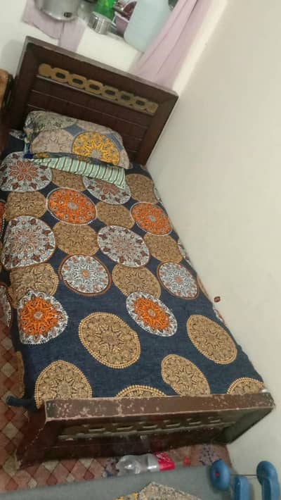 singl bed with mettras