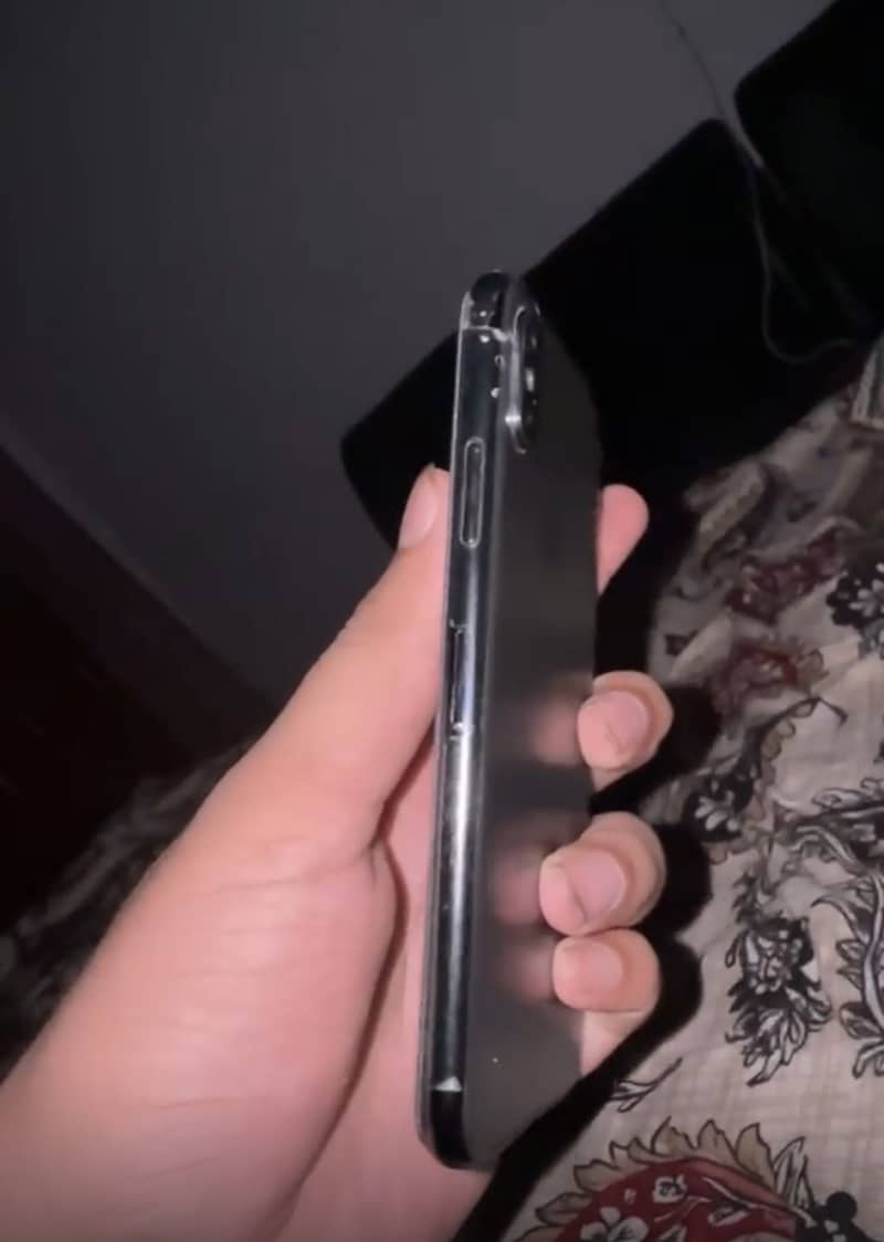 iPhone XS 3