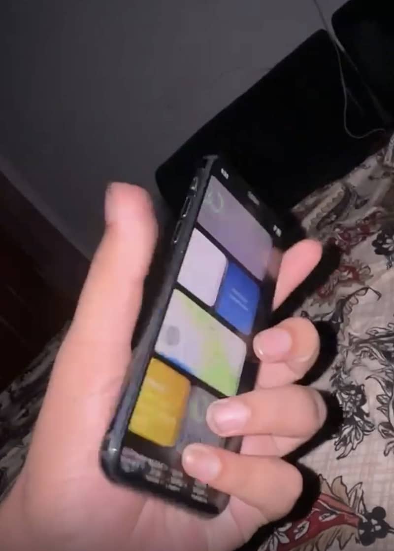 iPhone XS 4