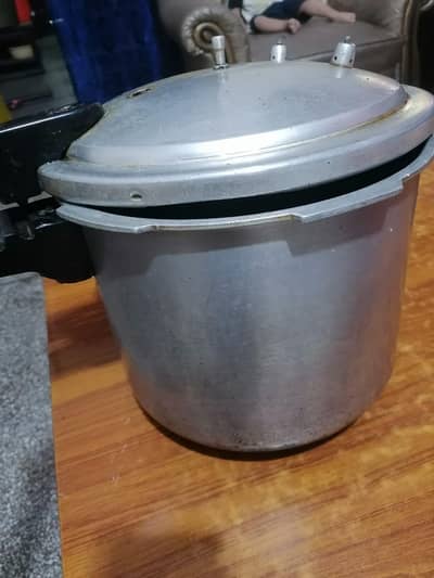 Pressure cooker