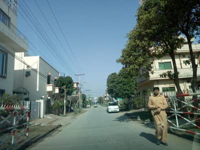 10 Marla Ideal Builder Location Near Park, Mosque, Market Plot For Sale