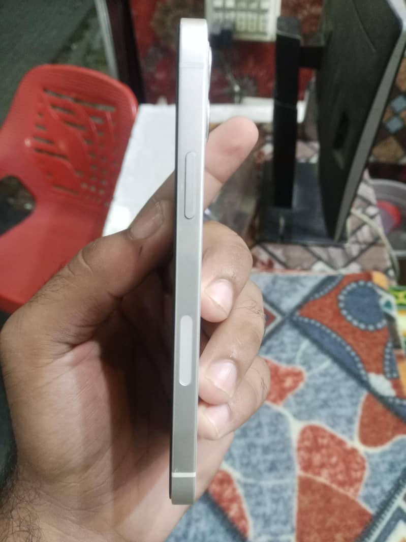 Apple iPhone 12 4