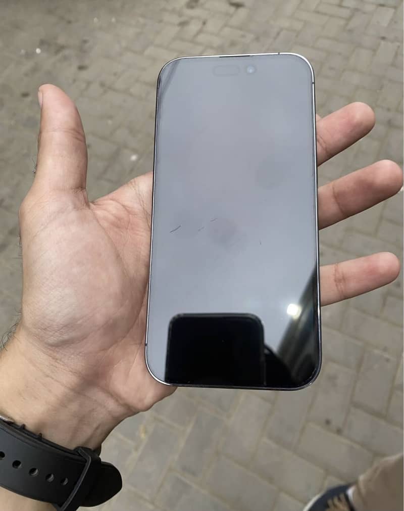 iPhone 14 pro 3