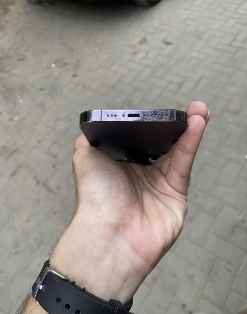 iPhone 14 pro 4