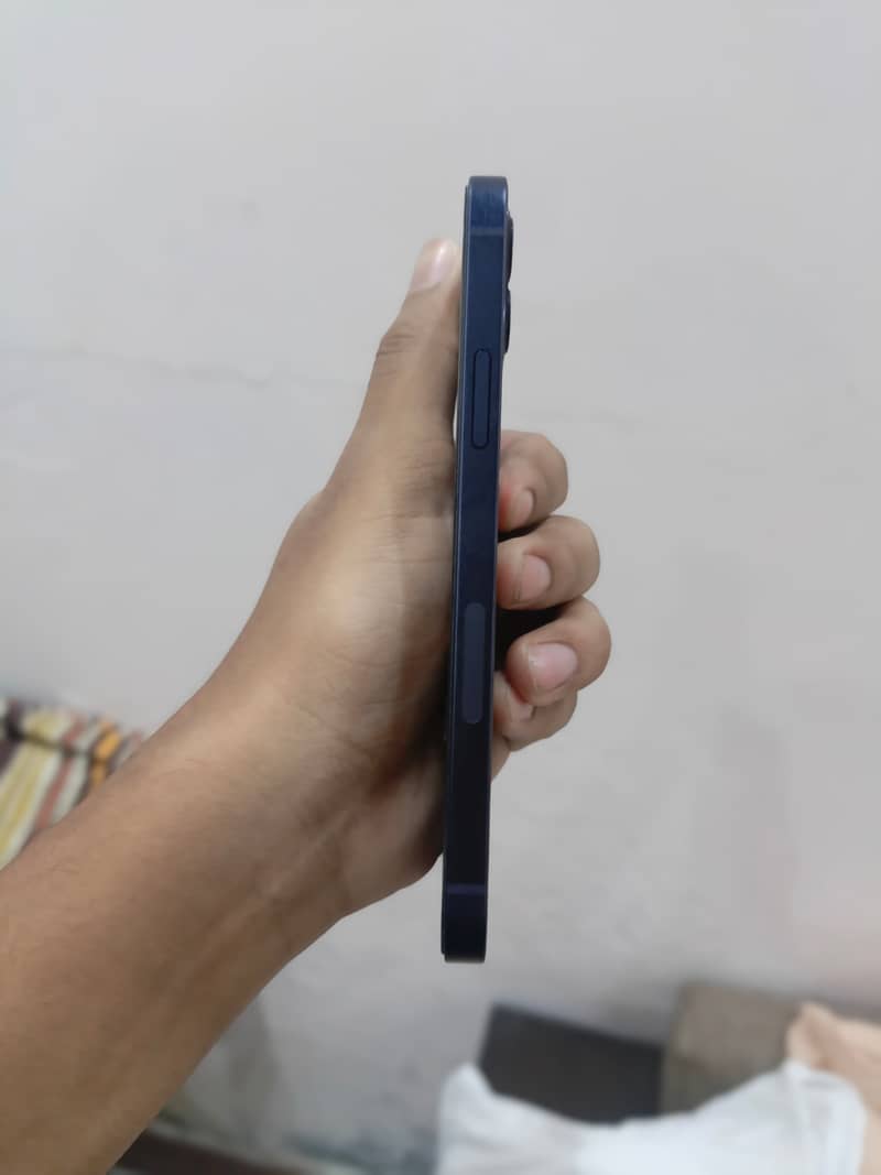 iPhone 12 6