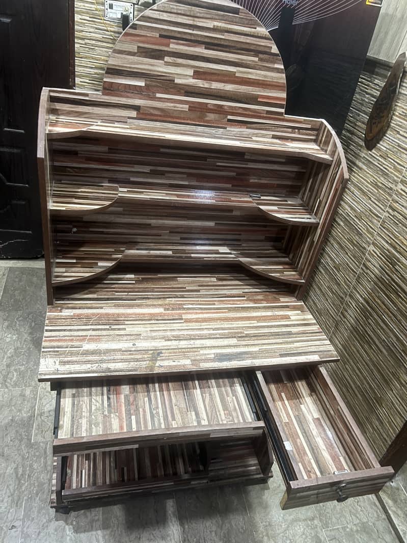 Computer table for sale 1