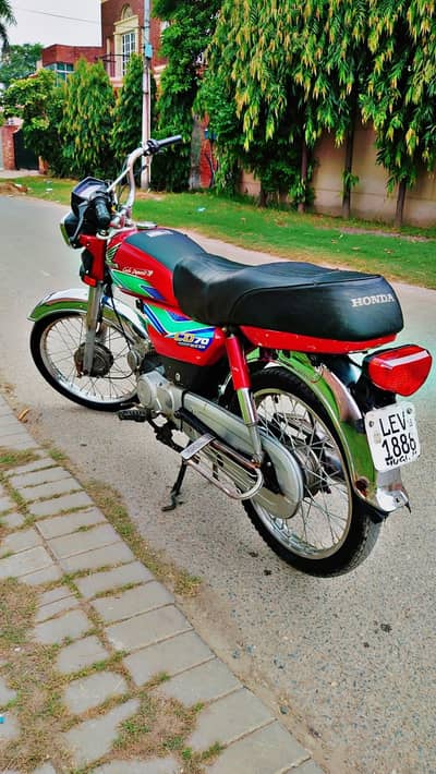 Honda cd 70 Red color 2018b model fresh look jisne Leni hu wo rabta kr