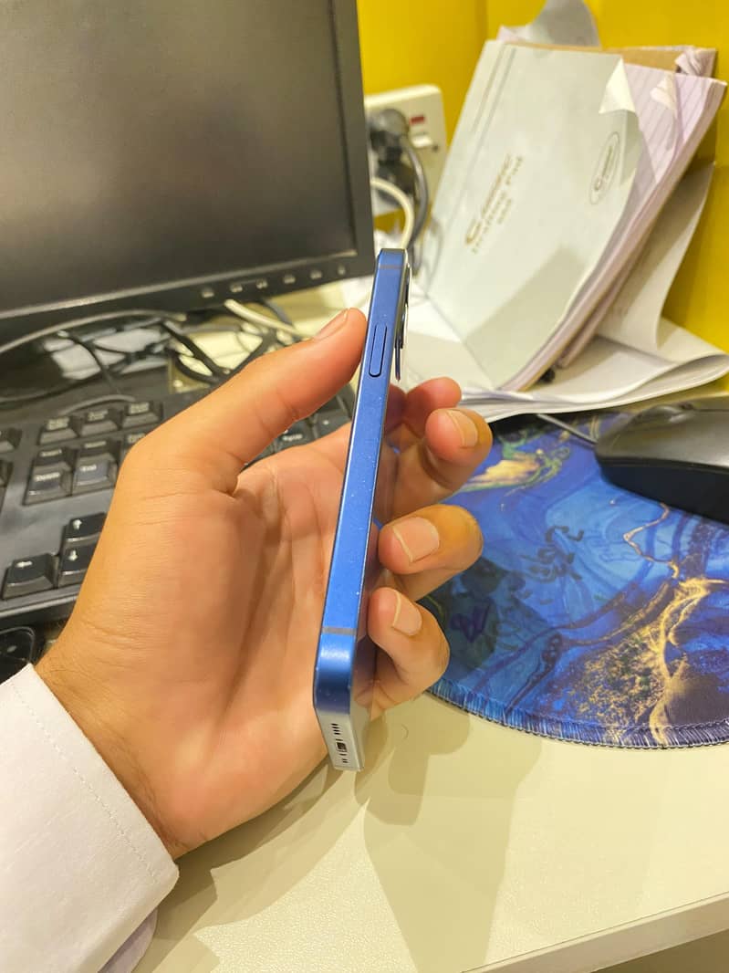 Apple iPhone 12 mini 1