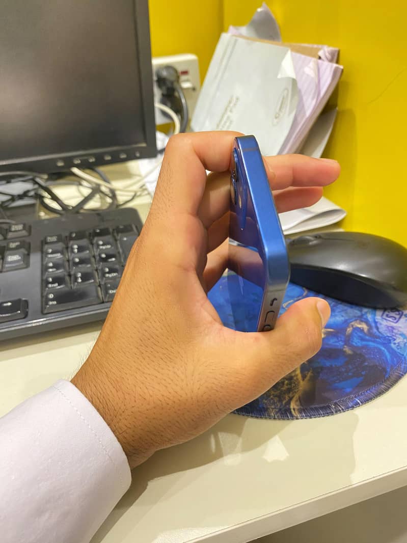 Apple iPhone 12 mini 4