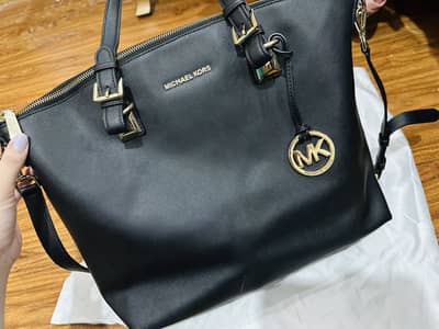 Orignal Micheal Kors black bag 10/10 brand new