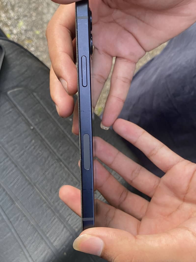 Apple iPhone 12 2