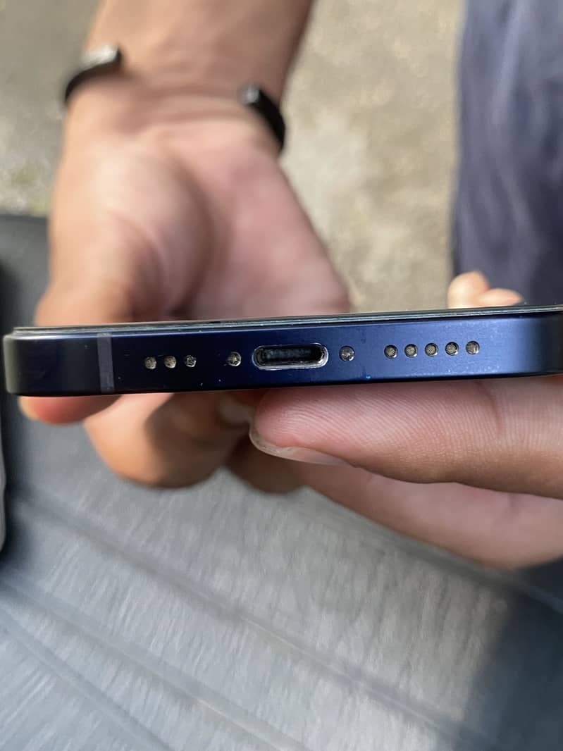 Apple iPhone 12 6