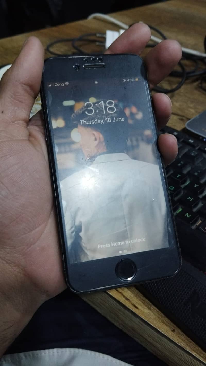 Apple iPhone 7 0