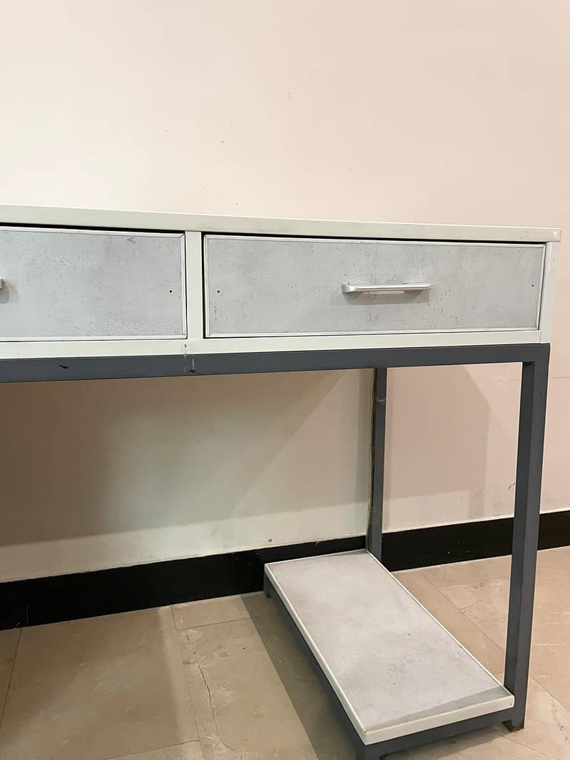 STUDY / COMPUTER TABLE FOR SALE 1