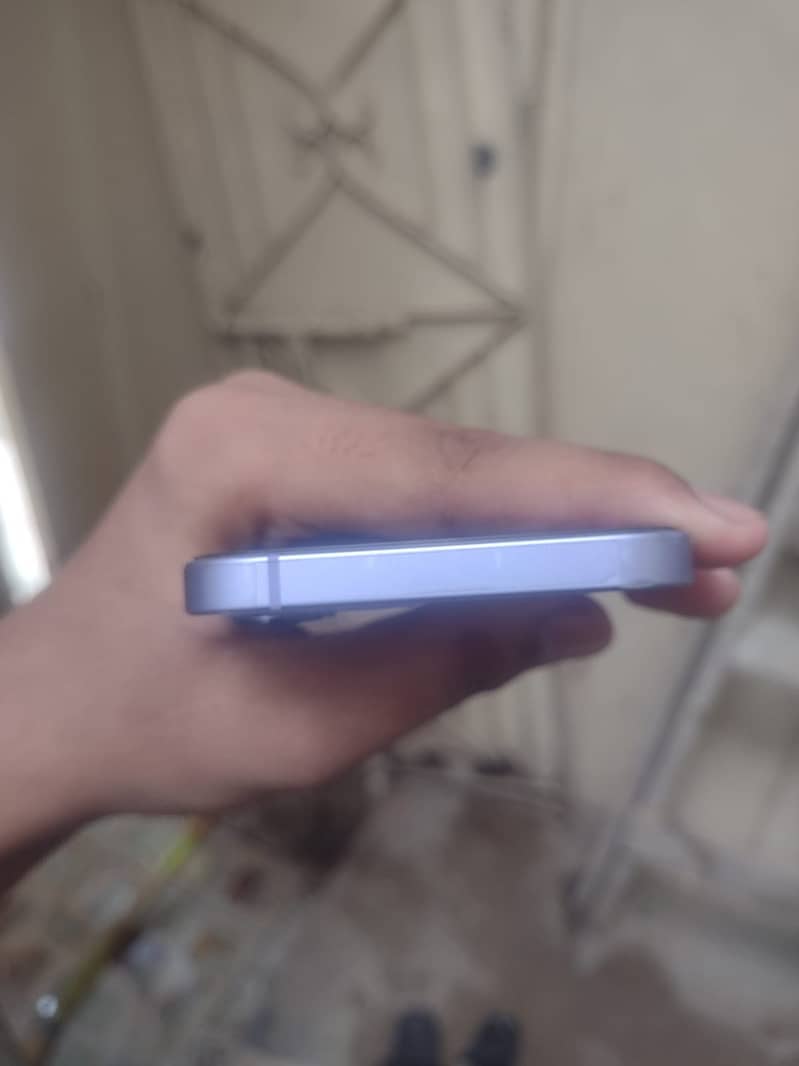 Apple iPhone 12 4
