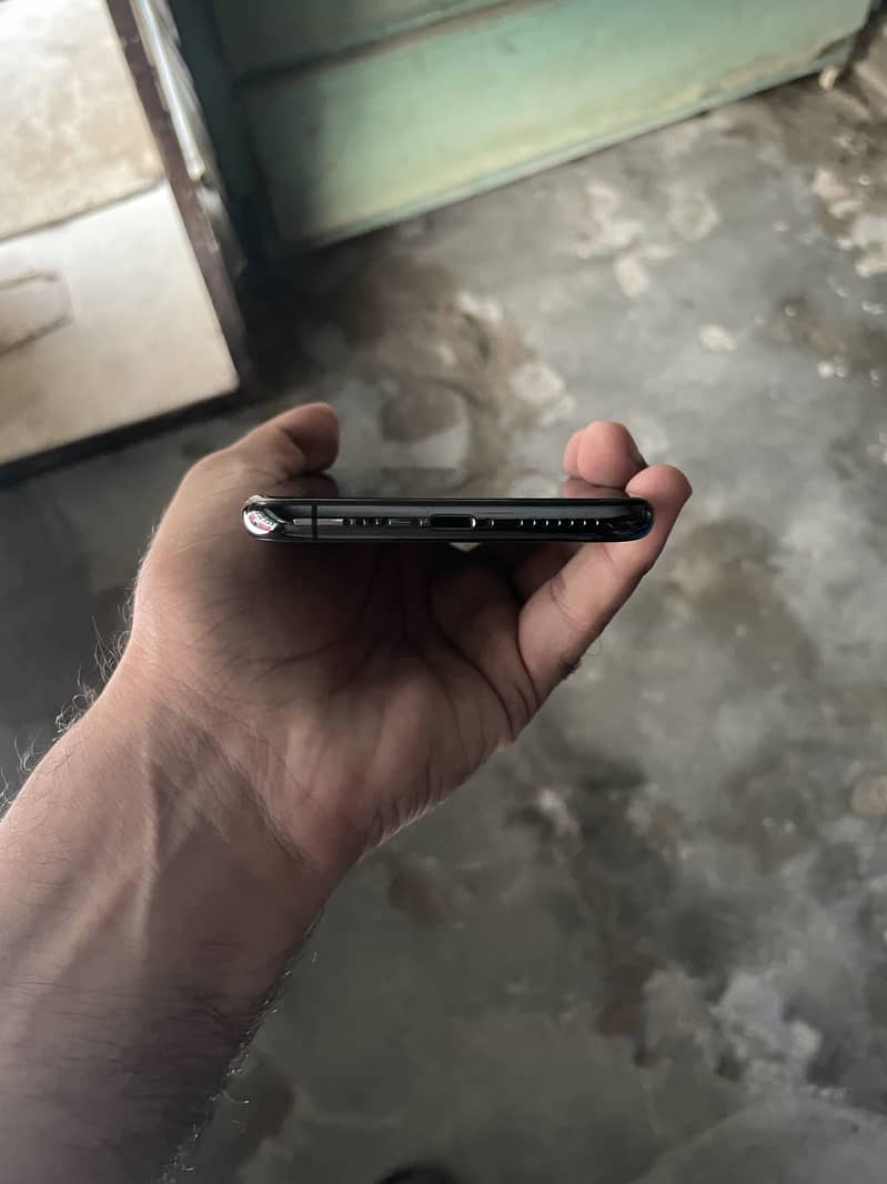 Apple iPhone 11 Pro Max 2
