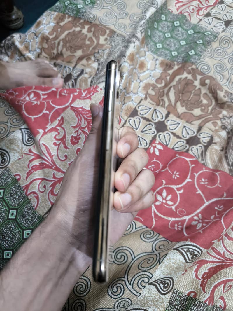 Apple iPhone XS Max 0