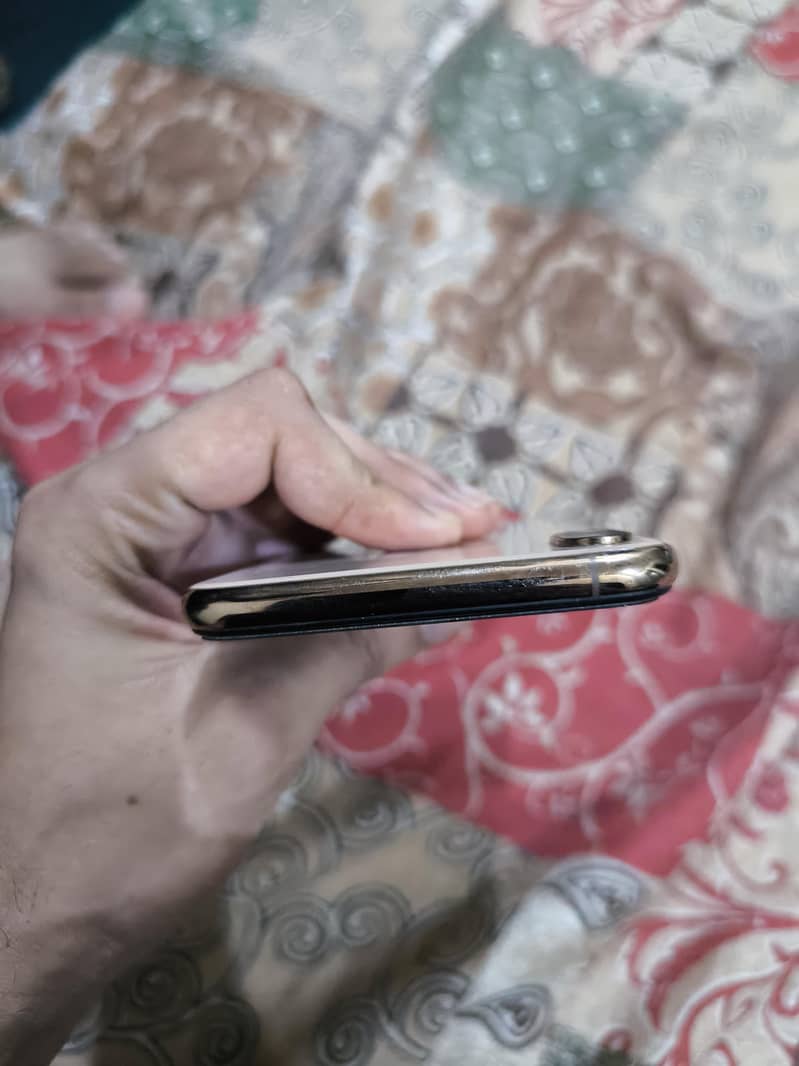 Apple iPhone XS Max 1