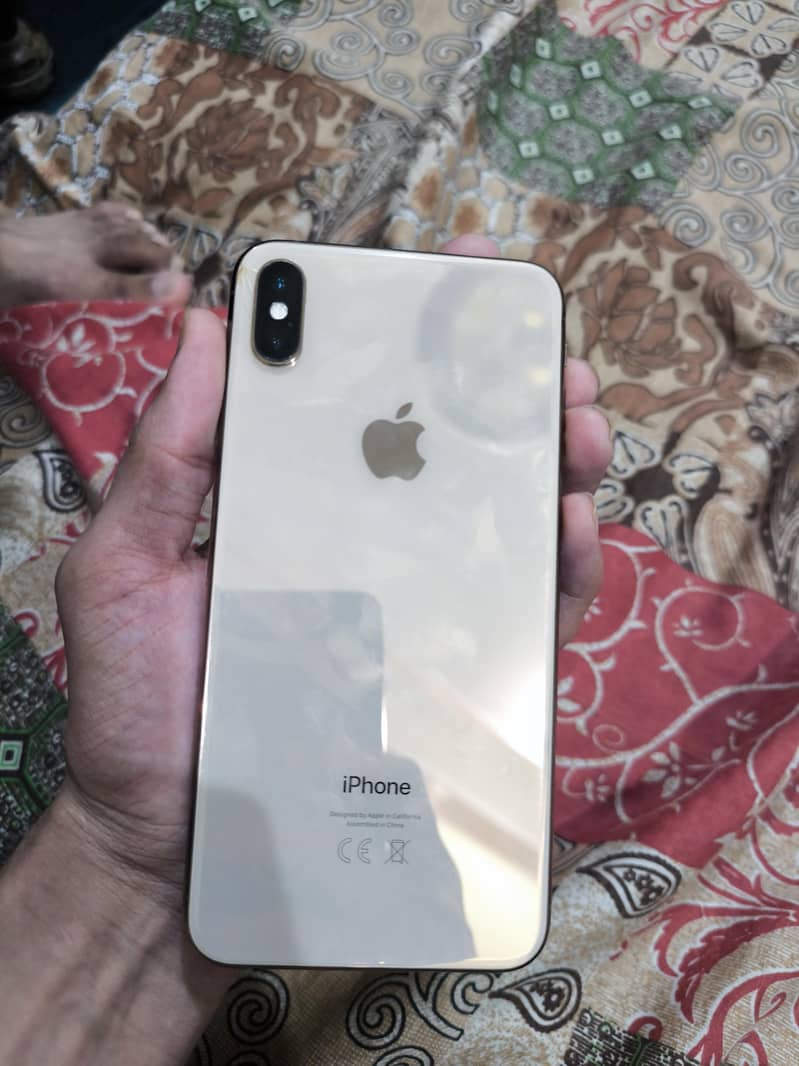 Apple iPhone XS Max 3