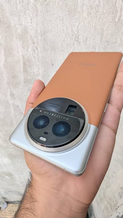 OPPO Find X6 Pro. . . 16/256.