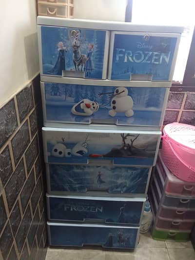 frozen drawer and chester