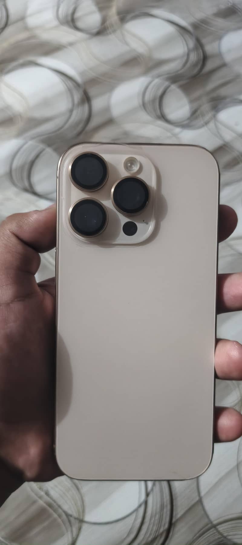 Apple iPhone 16 Pro 0