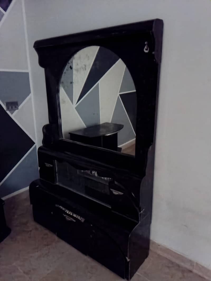 Dressing table and normal table 0