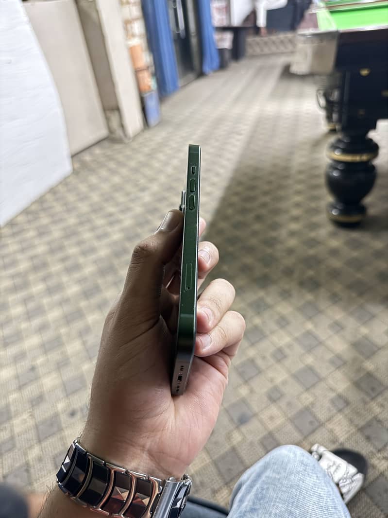 Apple iPhone 13 1