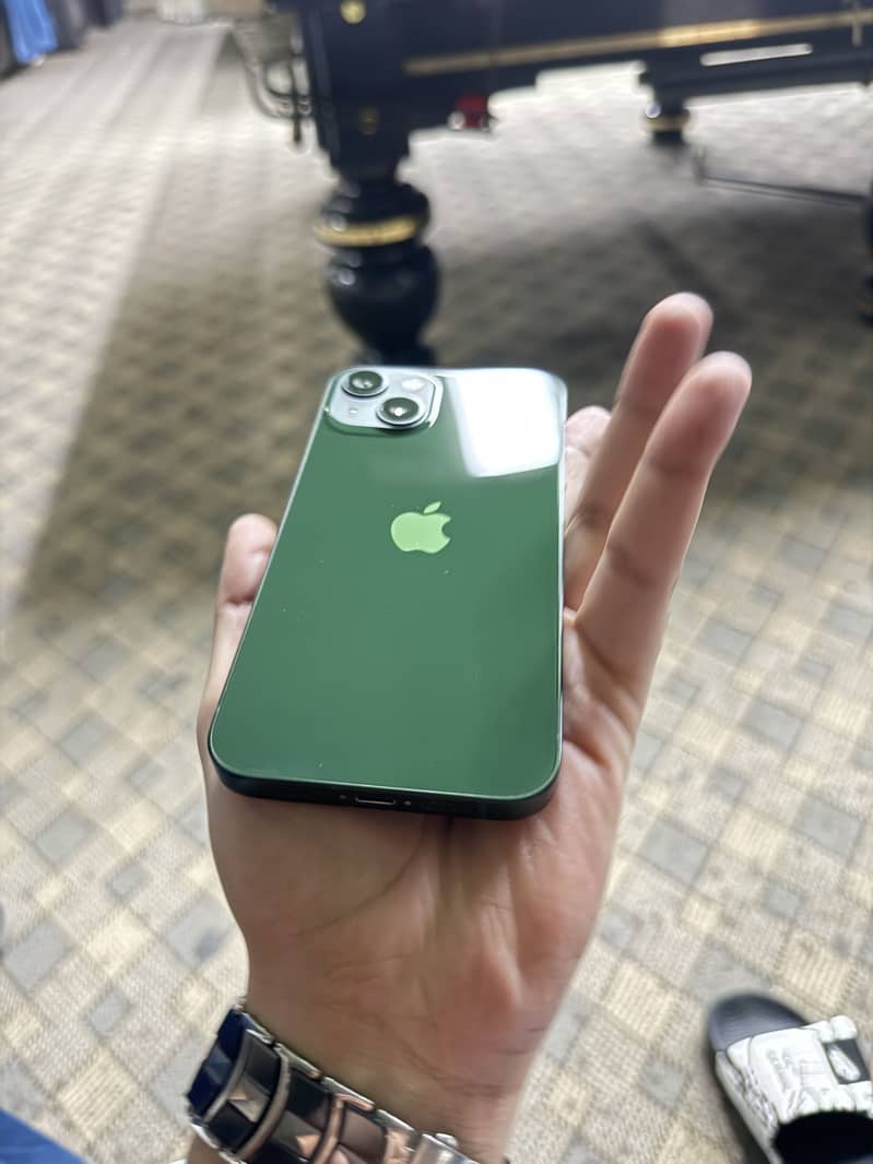 Apple iPhone 13 2