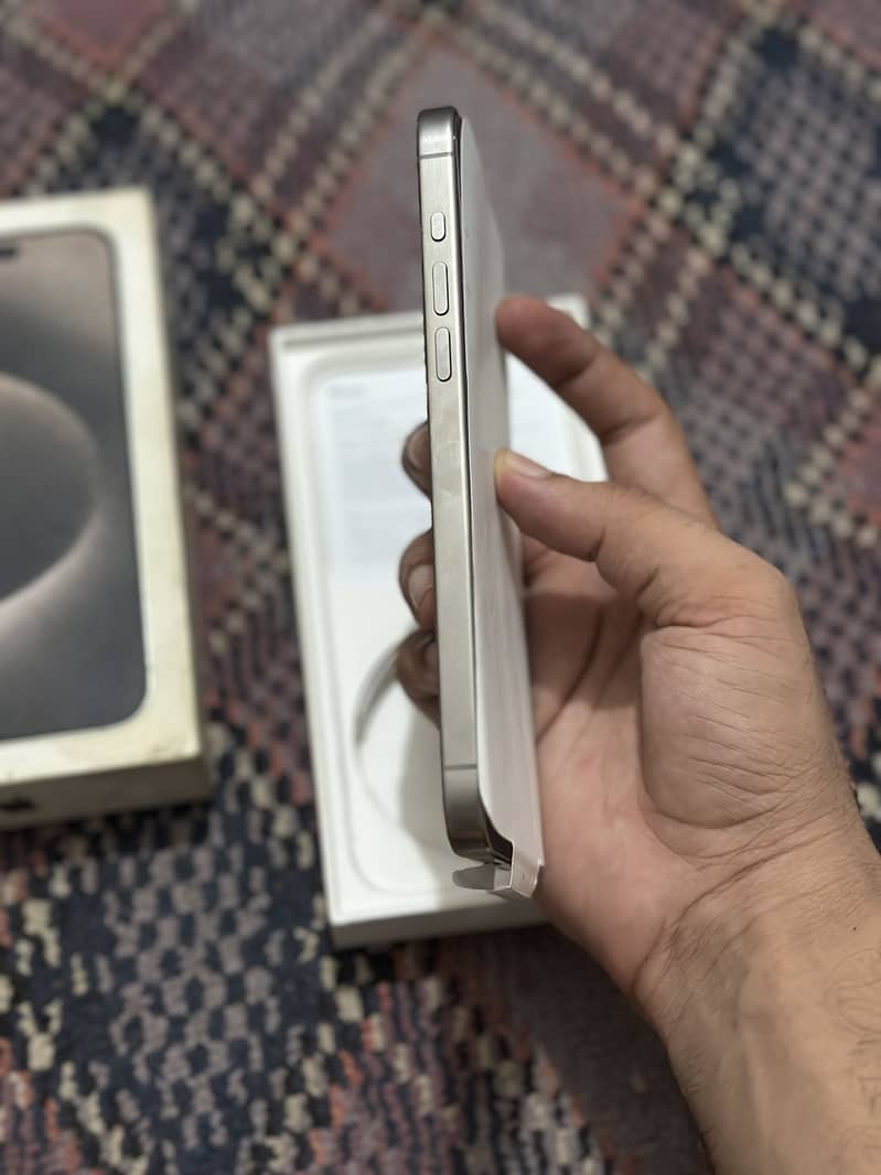 iPhone 15 Pro Max 2