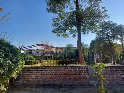 10 Marla Facing Park And Corner Plot Ideal Location Near Mosque Market Plot For Sale
