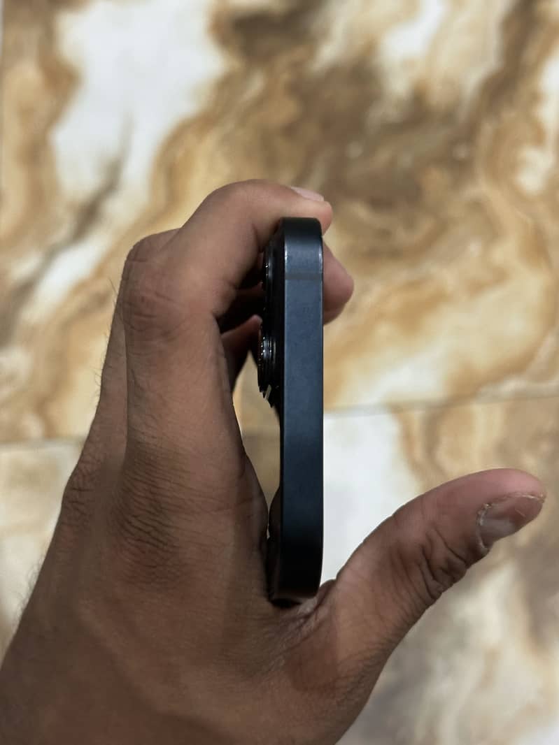 Apple iPhone 13 3