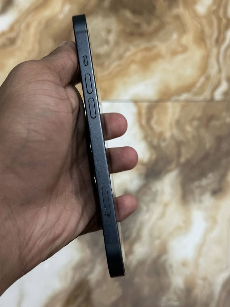 Apple iPhone 13 5