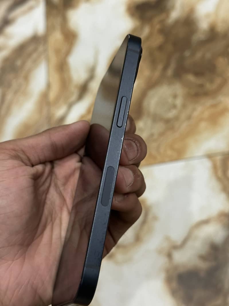 Apple iPhone 13 6