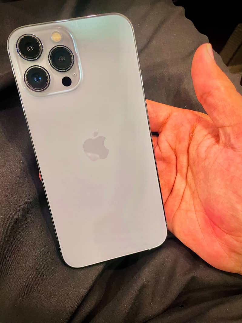 Apple iPhone 13 Pro Max 1