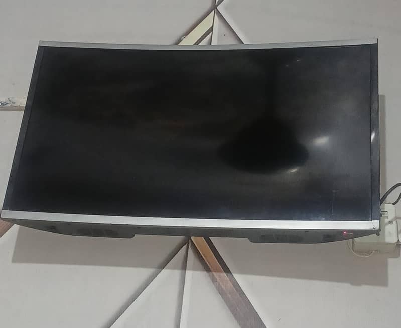 32 inch android  curve model 1